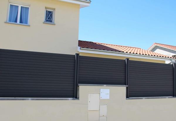 塑木围栏：低维护与高颜值的完美结合