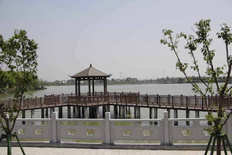 塑木栏杆选购技巧：找到适合您家的款式