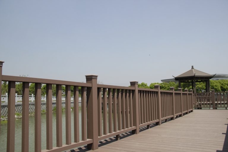 环保塑木栏杆：为您的花园增添自然魅力