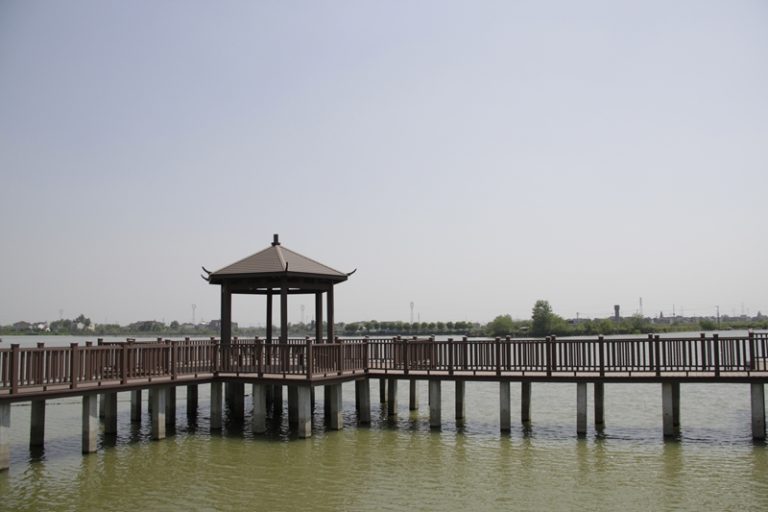 户外塑木栏杆：低维护高享受的明智之选