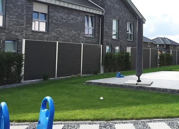 塑木围栏：适合各种气候的坚韧屏障