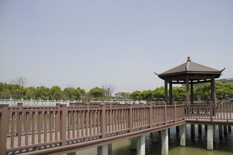 塑木栏杆安装指南：轻松提升庭院档次