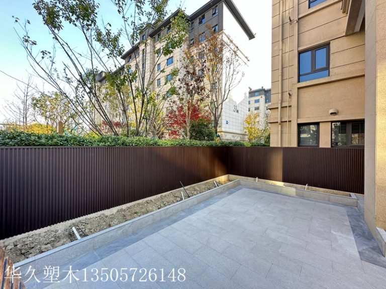 自然美学与坚固耐用的完美结合：户外塑木长城板