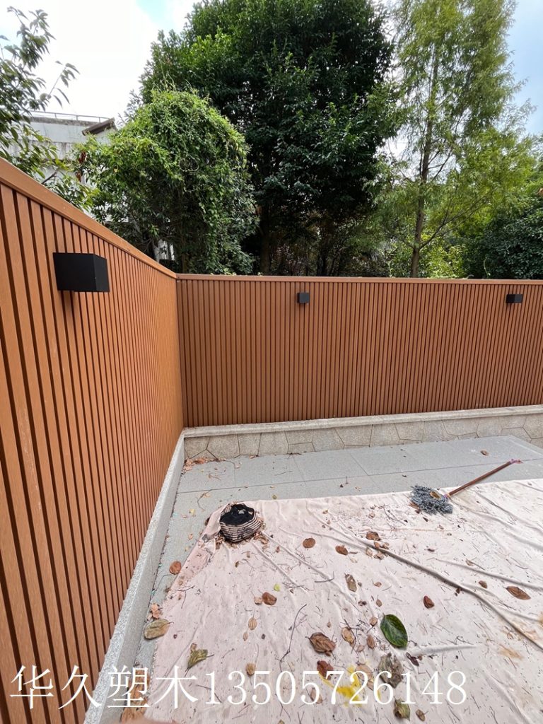 户外装修新宠：塑木长城板的多样应用场景