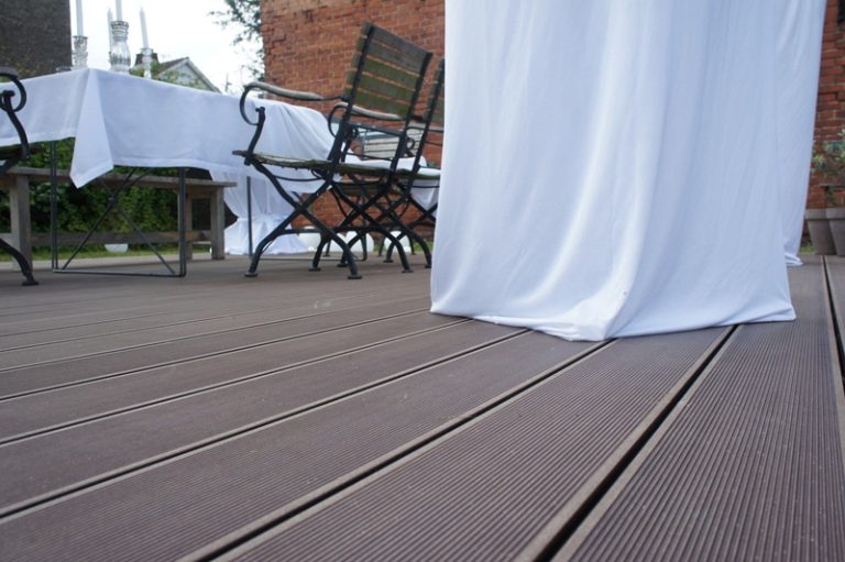 创新科技引领未来——专业塑木地板生产解决方案